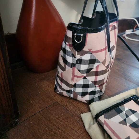 Burberry Tote/Shoulder Bag with removable pouch & Dust Bag All Authentic - Picture 3 of 12